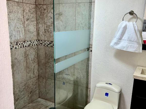 Downtown Treasure Place : photo 6 de la chambre appartement avec balcon