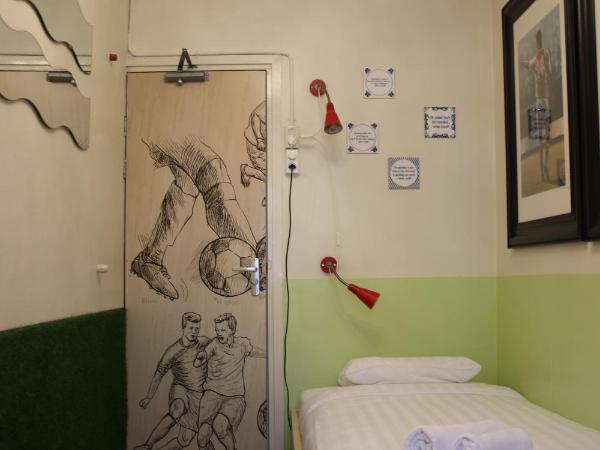 Bicycle Hotel Amsterdam : photo 1 de la chambre chambre simple avec salle de bains commune