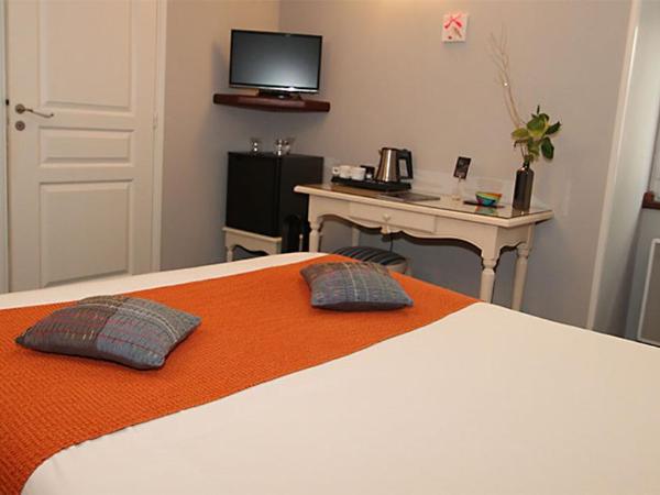 Hotel Les Almadies - Coeur de Ville : photo 2 de la chambre chambre double avec douche