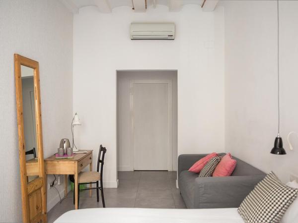 Eco Boutique Hostal Grau : photo 2 de la chambre chambre double - accessible aux personnes à mobilité réduite (faible emf)
