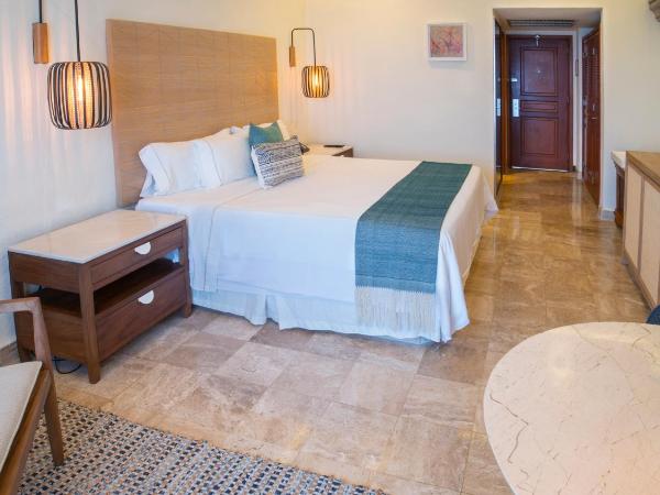 Fiesta Americana Puerto Vallarta All Inclusive & Spa : photo 5 de la chambre chambre lit king-size supérieure - vue partielle sur océan