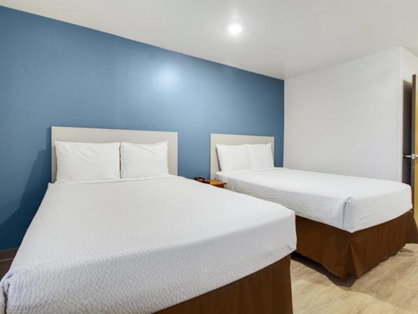 WoodSpring Suites Houston Westchase : photo 2 de la chambre studio avec 2 lits doubles