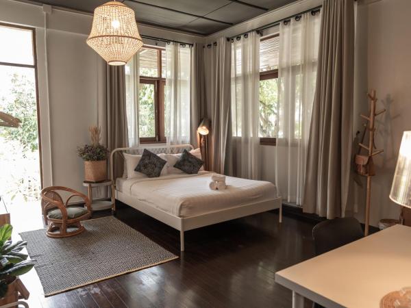 A Day Villa Chiangmai : photo 7 de la chambre chambre lit queen-size - vue sur piscine