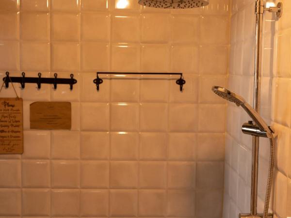 A Day Villa Chiangmai : photo 10 de la chambre chambre lit queen-size - vue sur piscine