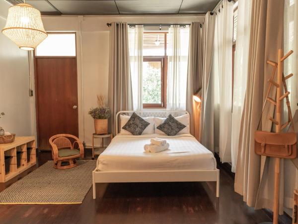 A Day Villa Chiangmai : photo 2 de la chambre chambre lit queen-size - vue sur piscine