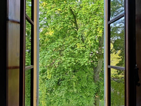 Villa Ghia : photo 6 de la chambre chambre lit king-size - vue sur piscine