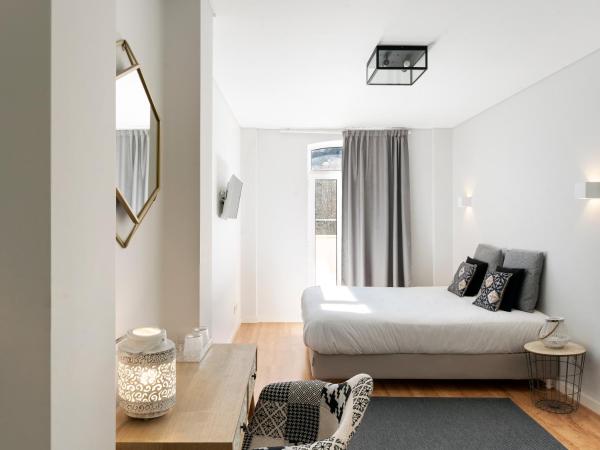 NJOY Coimbra : photo 1 de la chambre suite avec terrasse