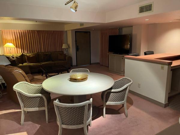 Ramada by Wyndham Viscount Suites Tucson East : photo 1 de la chambre suite 1 chambre lit king-size - non-fumeurs