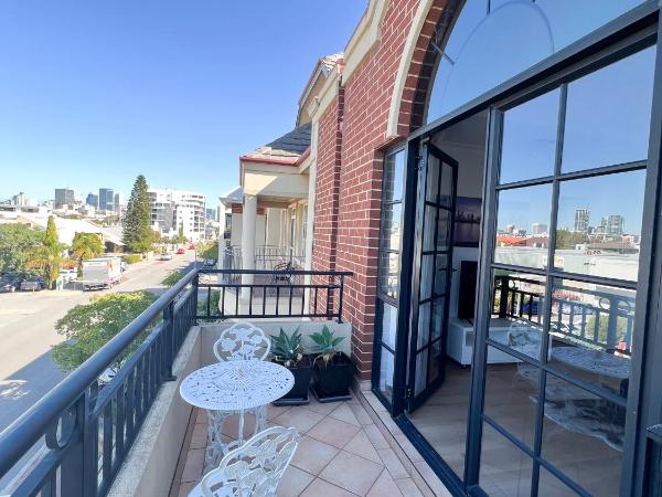 Ganesha Wellness Spa : photo 5 de la chambre suite lit king-size avec balcon