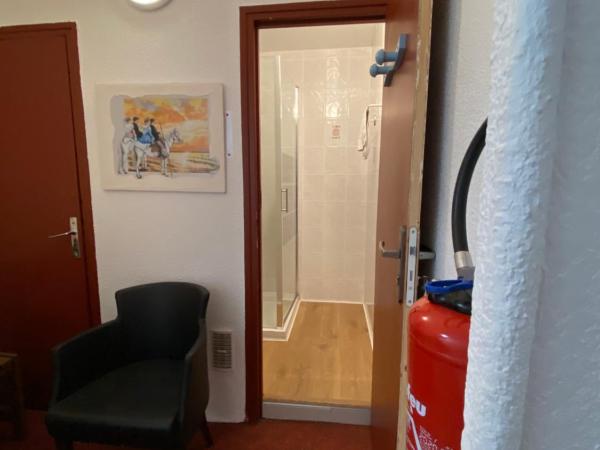 Hôtel Belle Vue d'Angleterre : photo 4 de la chambre chambre double avec salle de bains séparée