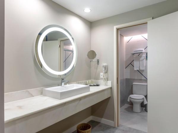 Novotel Salvador Rio Vermelho : photo 5 de la chambre chambre lit king-size familiale de luxe avec canapé-lit