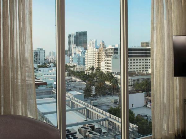 Berkeley Shore Hotel : photo 4 de la chambre  chambre double premier plus avec balcon - vue partielle sur océan