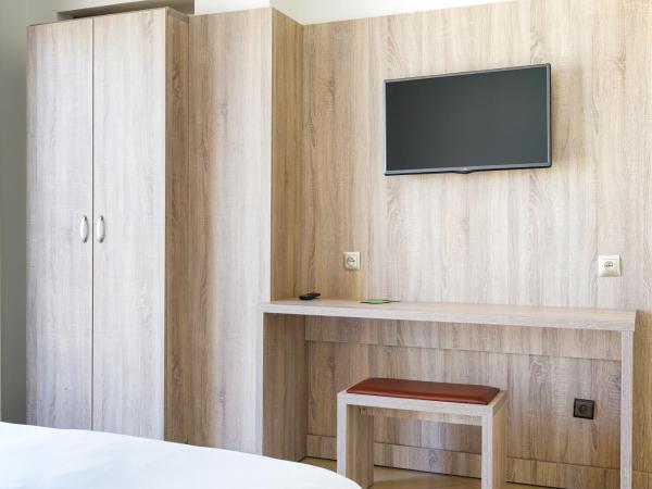 Hotel El Djenina : photo 3 de la chambre chambre double - vue sur mer