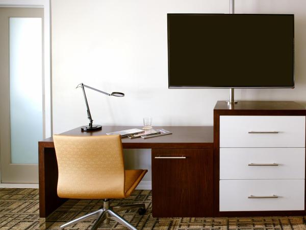 Hotel Ziggy Los Angeles : photo 3 de la chambre hébergement lit king-size - vue sur piscine