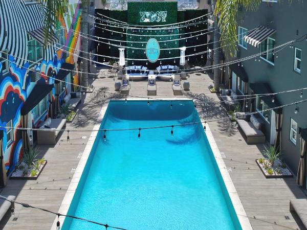 Hotel Ziggy Los Angeles : photo 6 de la chambre hébergement lit king-size - vue sur piscine