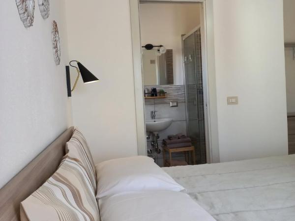 B&B Villa Orchidea : photo 10 de la chambre chambre double avec terrasse