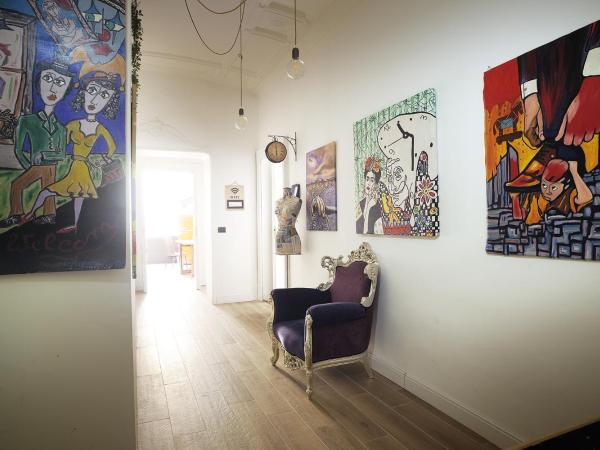 Apartments Chic Torino Centro porta nuova : photo 9 de la chambre chambre double avec salle de bains privative extérieure