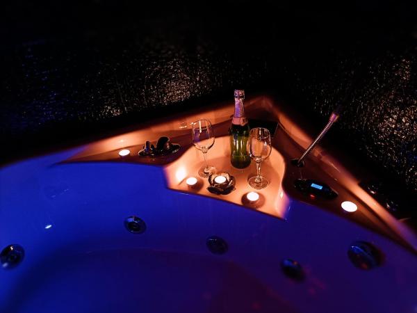 Eternity Alicante : photo 10 de la chambre studio avec baignoire spa