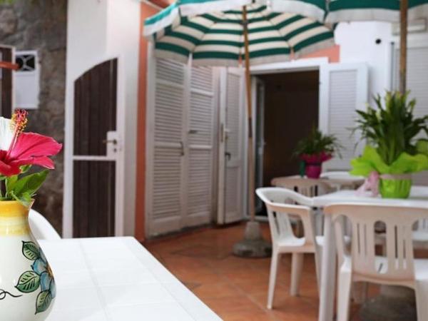 Hotel Residence S.Angelo : photo 5 de la chambre chambre double ou lits jumeaux - vue sur jardin