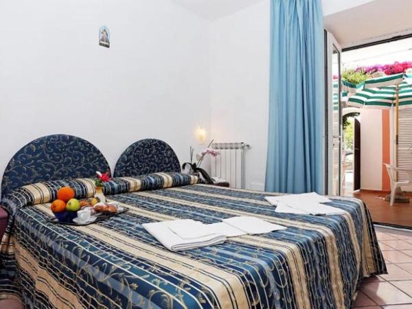 Hotel Residence S.Angelo : photo 6 de la chambre chambre double ou lits jumeaux - vue sur jardin