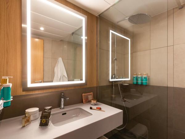 Novotel Nancy : photo 10 de la chambre chambre supérieure avec 1 lit double et 1 canapé-lit