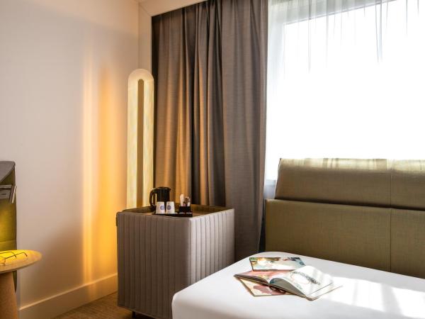 Novotel Nancy : photo 8 de la chambre chambre supérieure avec 1 lit double et 1 canapé-lit