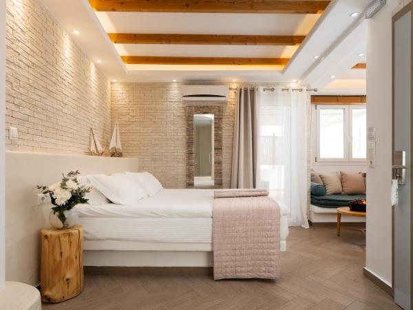 Polis of Naxos Boutique Hotel : photo 5 de la chambre suite principale avec bain à remous extérieur