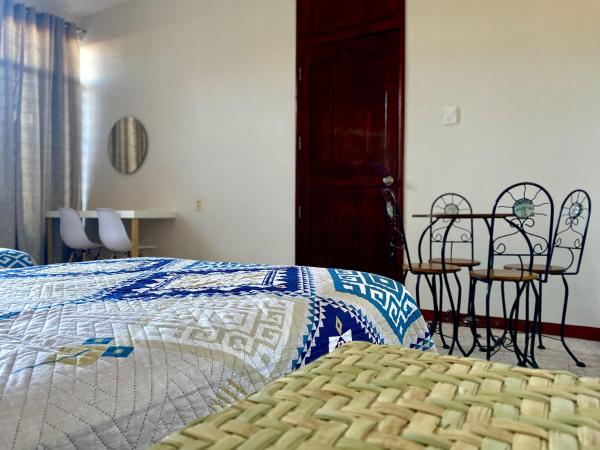 CASA CEMPOAL : photo 2 de la chambre chambre quadruple avec salle de bains commune