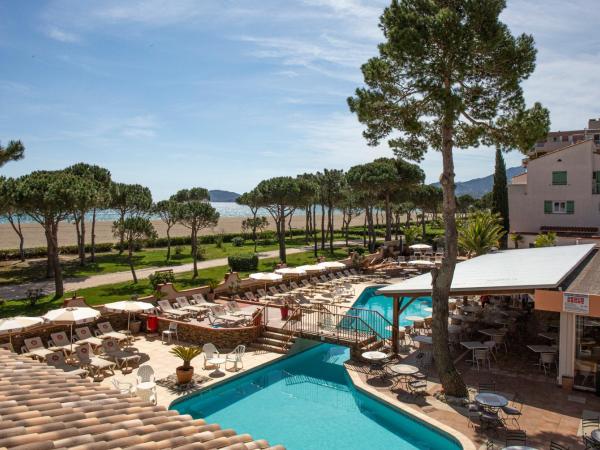 Grand Hôtel Du Lido : photo 10 de la chambre chambre avec salon - vue mer et terrasse