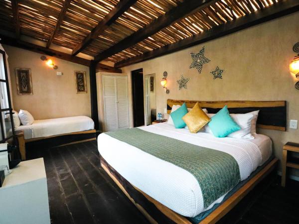 Villa Las Estrellas Tulum - located at the party zone : photo 10 de la chambre suite - vue sur piscine 