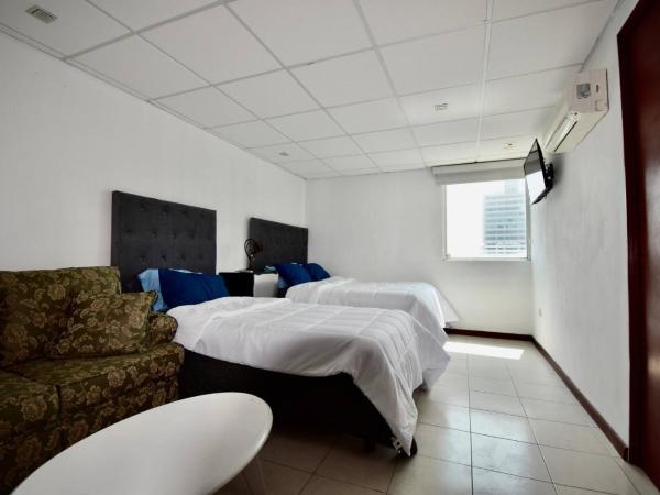 Room in Guest room - Habitacion Tipo Hotel En Obispado : photo 1 de la chambre chambre triple