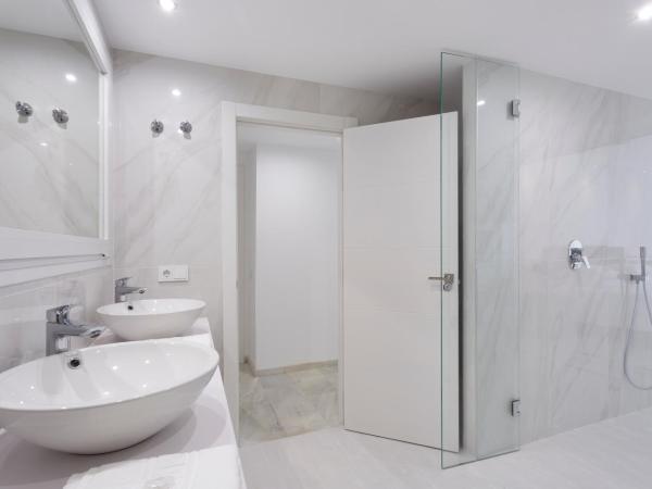 B51 Executive Flats Marbella : photo 6 de la chambre appartement 3 chambres de luxe avec vue sur la ville