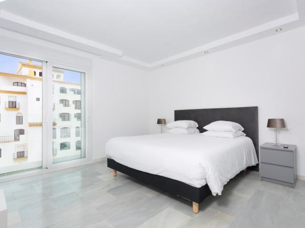 B51 Executive Flats Marbella : photo 5 de la chambre appartement 4 chambres deluxe avec bain à remous - vue sur mer
