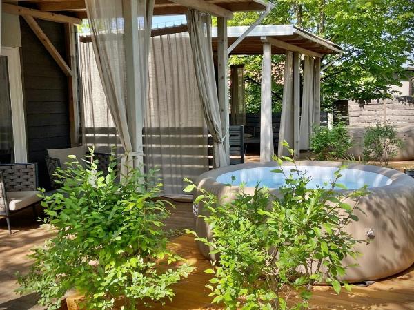 Boutique Mobile Homes UlikaRovinj : photo 4 de la chambre one bedroom mobile home with terrace and hot tub - no pets