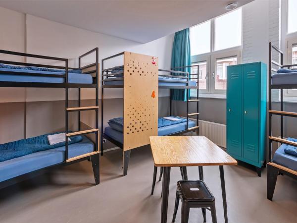 Stayokay Hostel Den Haag : photo 6 de la chambre lit dans dortoir mixte de 6-8 lits avec douche