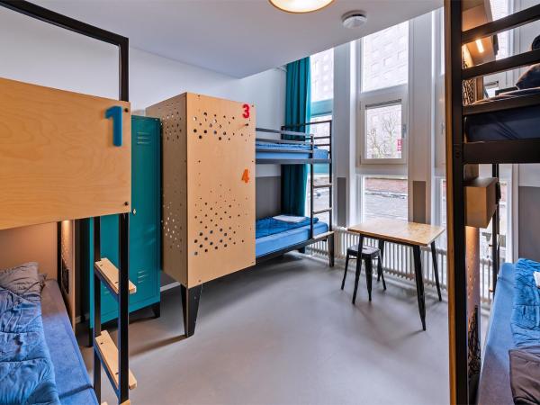 Stayokay Hostel Den Haag : photo 2 de la chambre lit dans dortoir mixte de 6-8 lits avec douche