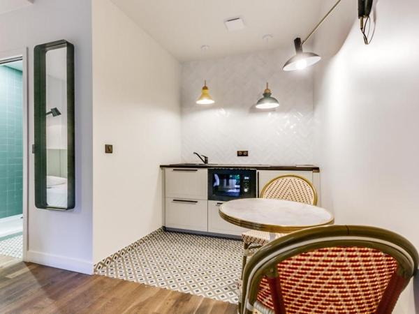Le Vert Galant - Auberge Etchegorry : photo 1 de la chambre chambre double confort avec kitchenette