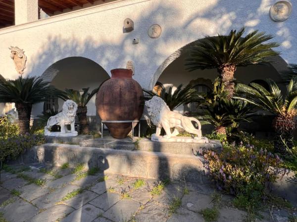 B&B Villa Regine : photo 3 de la chambre chambre double avec salle de bains privative