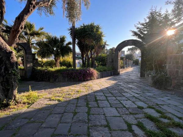 B&B Villa Regine : photo 4 de la chambre chambre double avec salle de bains privative