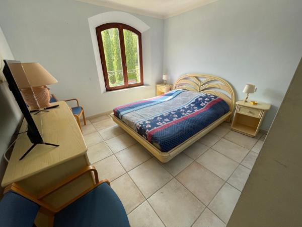 BASTIDE DU DEFENDS : photo 2 de la chambre chambre double deluxe avec douche