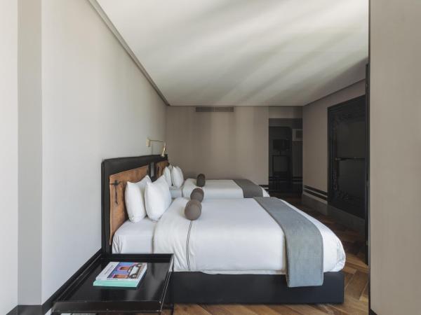 The Wild Oscar : photo 1 de la chambre chambre supérieure avec 2 lits queen-size