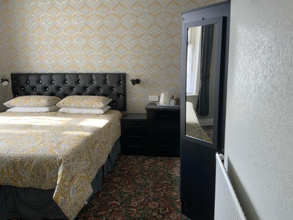 Myrtle house : photo 4 de la chambre chambre double avec lit d'appoint