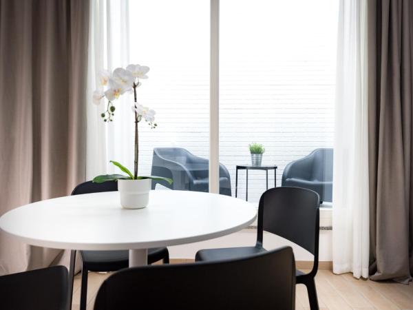 TURINHOMETOWN Residence Apartments : photo 10 de la chambre appartement avec terrasse