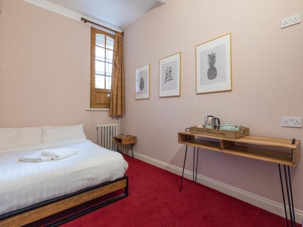 Palmers Lodge Swiss Cottage : photo 3 de la chambre chambre double avec salle de bains commune