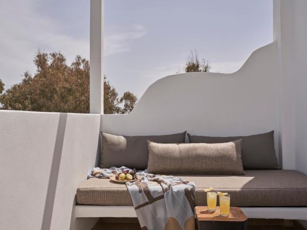 Loizos Stylish Residences : photo 10 de la chambre chambre premium avec baignoire extérieure