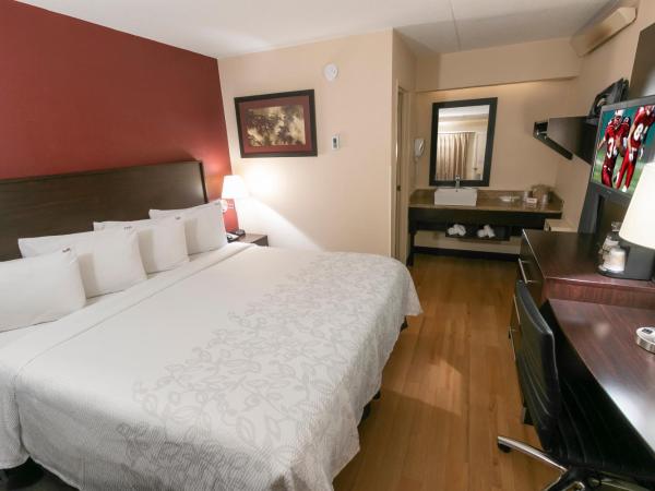 Red Roof Inn PLUS+ Nashville Fairgrounds : photo 1 de la chambre chambre lit king-size standard - non-fumeurs
