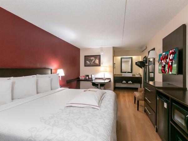 Red Roof Inn PLUS+ Nashville Fairgrounds : photo 1 de la chambre chambre premium lit king-size - non-fumeurs - literie surclassée et collation
