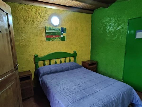Hostel Ruca Potu : photo 3 de la chambre chambre double avec salle de bains privative