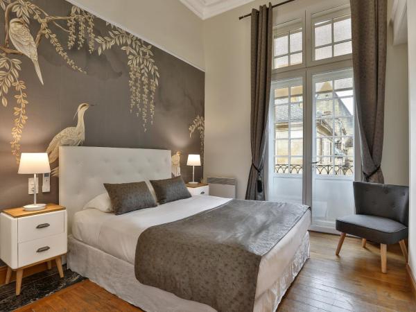 La Villa des Consuls - Gîte de tourisme de charme : photo 4 de la chambre appartement avec terrasse (rez-de-chaussée)