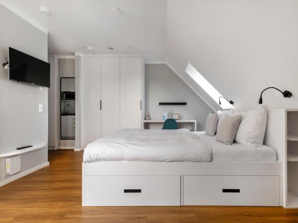 numa I Munico Apartments : photo 7 de la chambre large studio with kitchenette and balcony